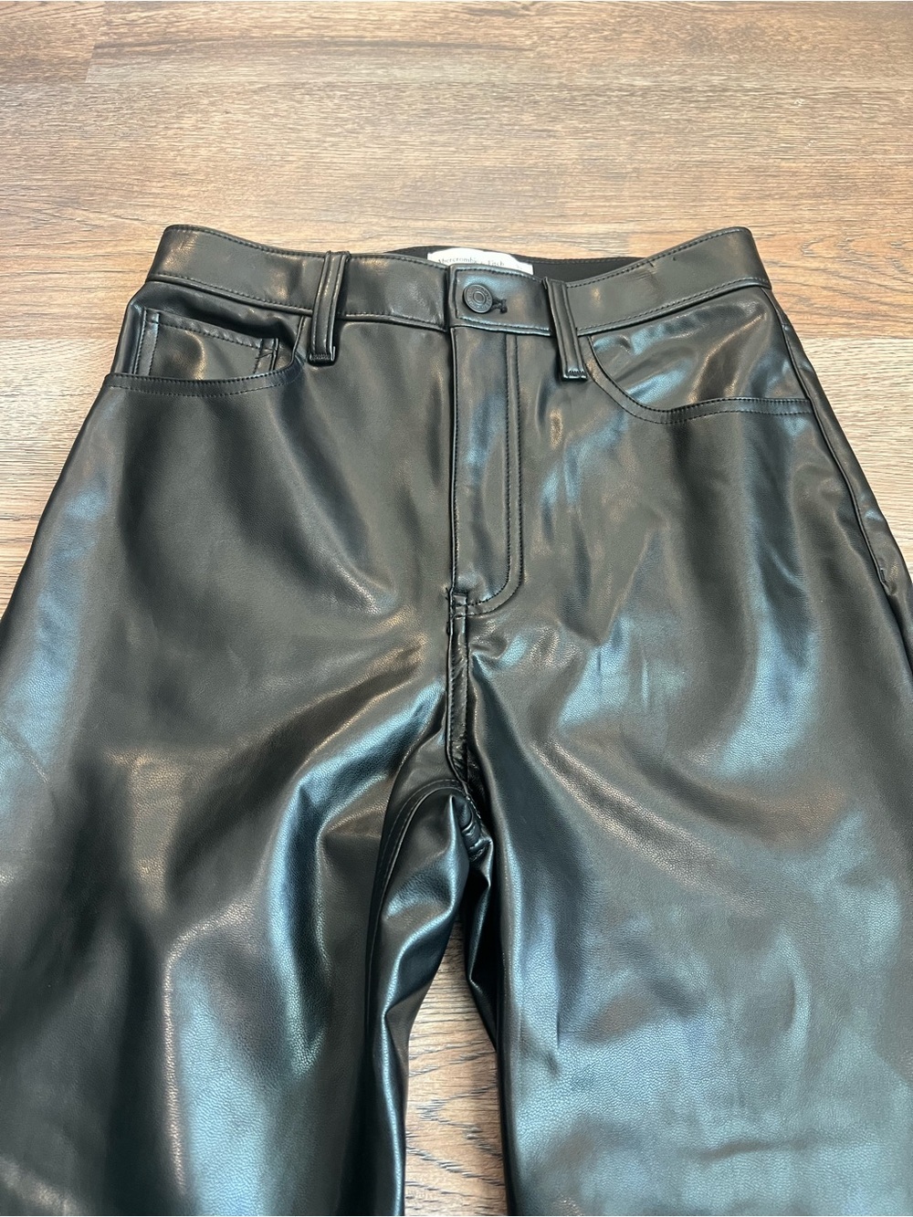 Abercrombie High Rise 90s Relaxed Vegan Leather Pants Black Women’s 27 4 Short - Picture 5 of 11